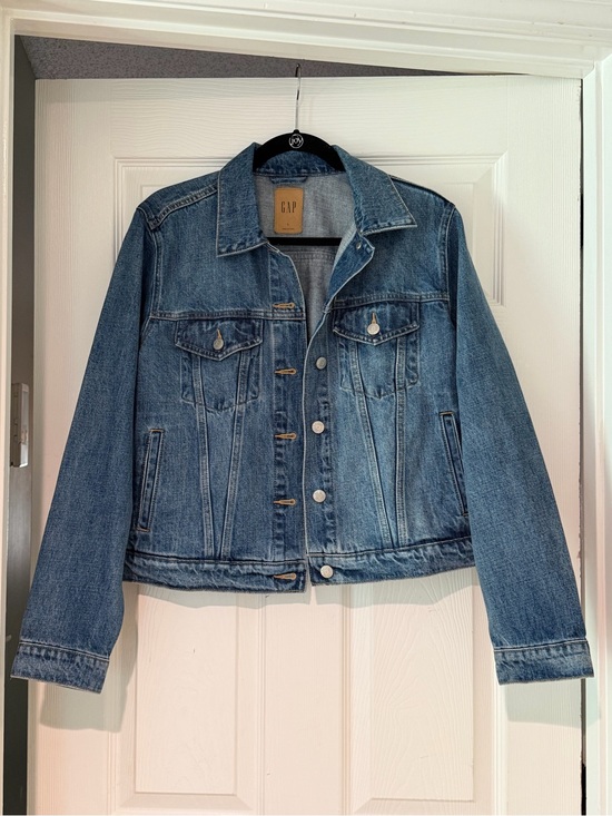 GAP Jackets & Blazers - GAP Women's Classic Medium Blue Denim Jacket